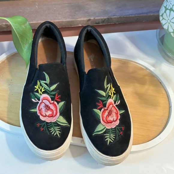 Big Buddha Shoes - Big Buddha by Steve Madden Black Embroidered Slip On Skater Loafers Size 8